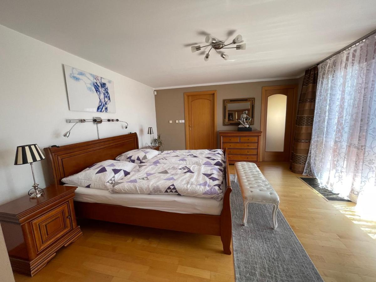 Vila Berlin Praag Buitenkant foto