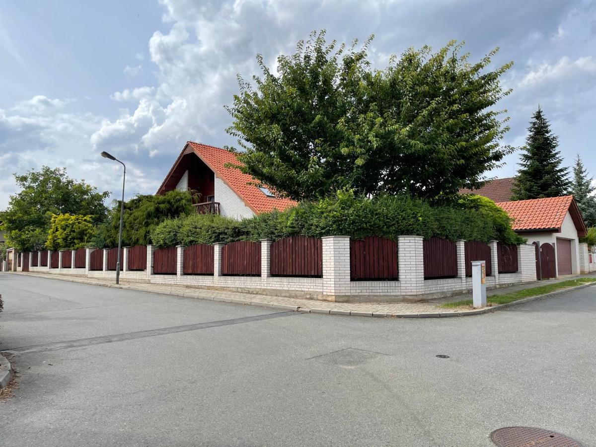 Vila Berlin Praag Buitenkant foto